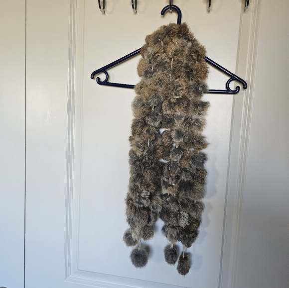 Rabbit Fur Ball Scarf - Picture 2 of 5